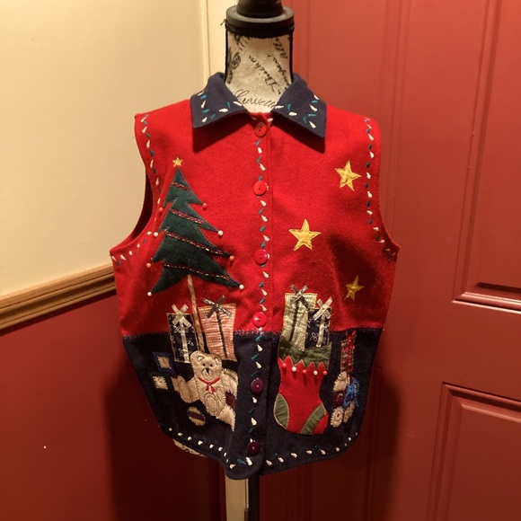 Adorable Christmas Vest - Picture 1 of 4
